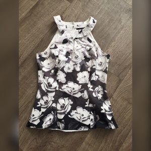 White House black market keyhole floral tank